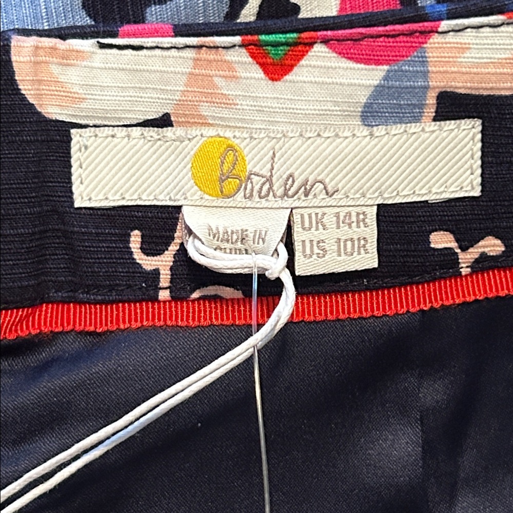 Boden Modern Pencil Skirt. Size 10R. Navy blue with Floral design. New with tags - Picture 4 of 6